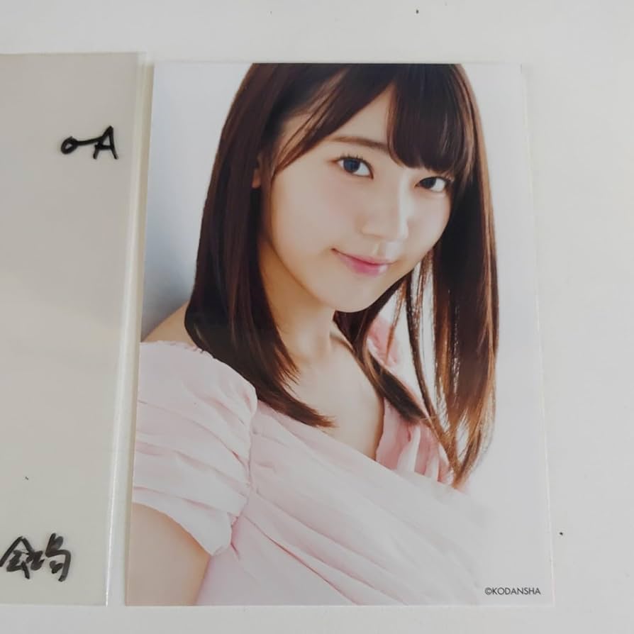 IZ*ONE AKB 宮脇咲良　生写真　トレカ　缶バッチ　アクキー　15点セット IZ*ONE AKB 宮脇咲良 生写真 トレカ 缶バッチ アクキー 15点セット